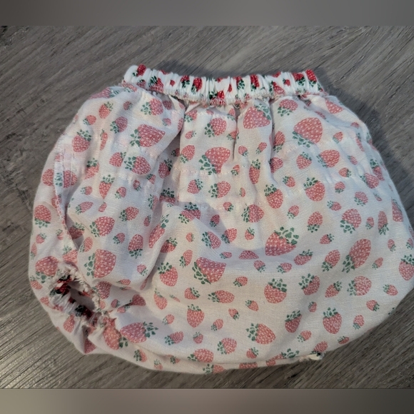 Strawberry Print Ruffled Baby Bloomers 0-12 Months - Picture 3 of 5